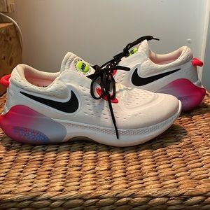 Nike Joyride Run women’s sneakers